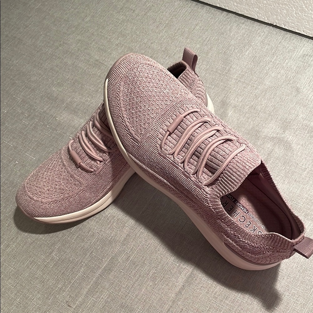 Skechers Slip on Light Purple Mauve Women's Knit Sneakers Bungee Stretch fit 8.5